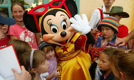 disneyland paris characters. Disneyland Paris attracts more