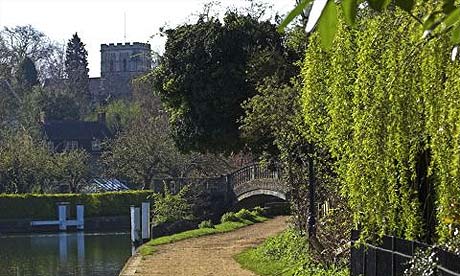 Walking the Thames Path