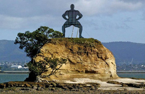 Haka: Haka statue