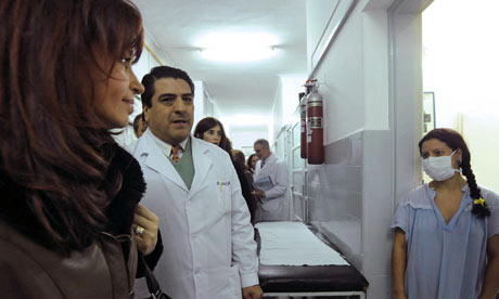 Patient wearing a surgical mask at a hospital in Almirante Brown, Buenos Aires