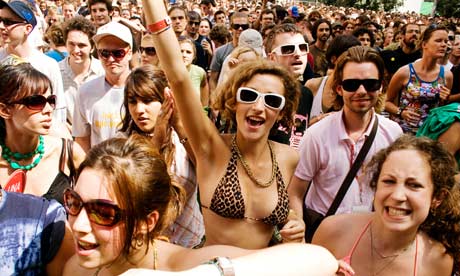 Girls in the crowd at Sonar by Day Barcelona