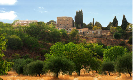 Case Sgadari, set amid olive groves and burnt umber fields