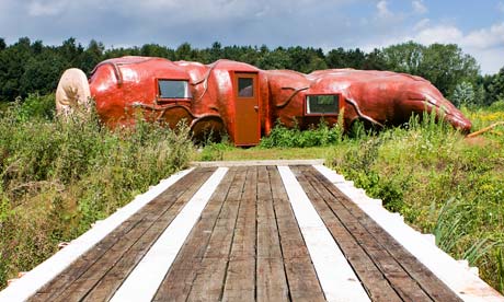 CasAnus in Belgium – a human intestine-shaped sculpture you can sleep in.