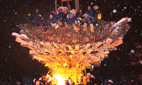 Nozawa Onsen’s 42-year-olds on top of the burning shrine