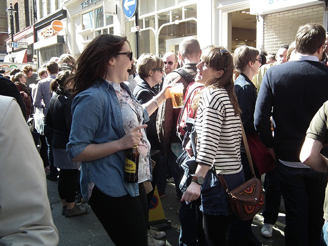 Record Store Day 2013: girls dancing to records