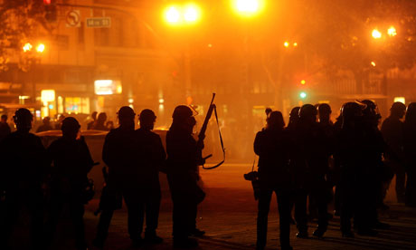 Police prepare to enter the Occupy Oakland encampment 