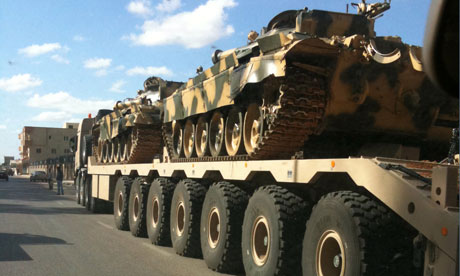 Oposição aperta cerco contra Khadafi e se prepara para ‘batalha’ em Trípoli