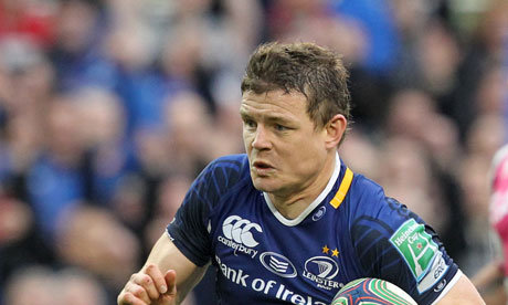 Leinster centre Brian O'Driscoll (L) run