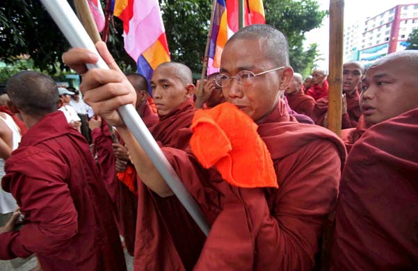 GD4788988@A-protesting-Buddhist-3746.jpg
