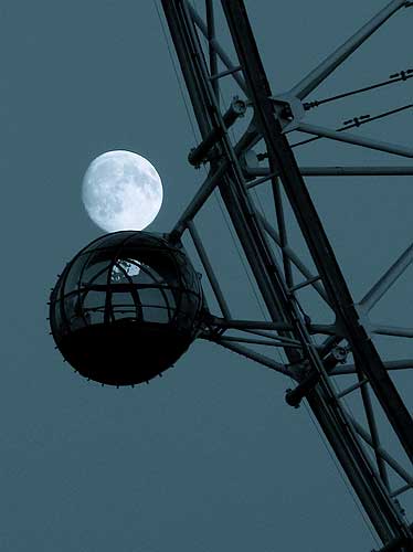 Winter moon, London Eye