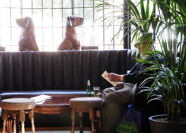 Albert and Pearl pub, Islington