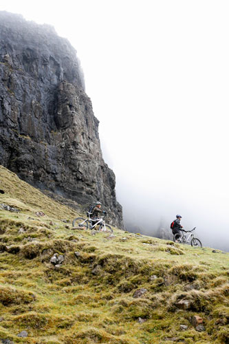 The mist begins to close in