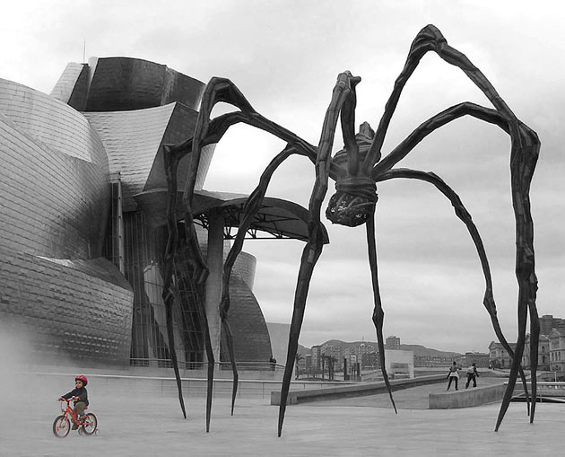 Spider outside the Guggenheim, Bilbao