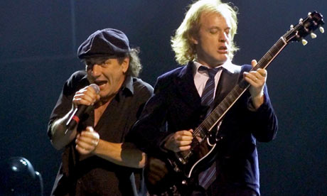 Brian Johnson e Angus Young