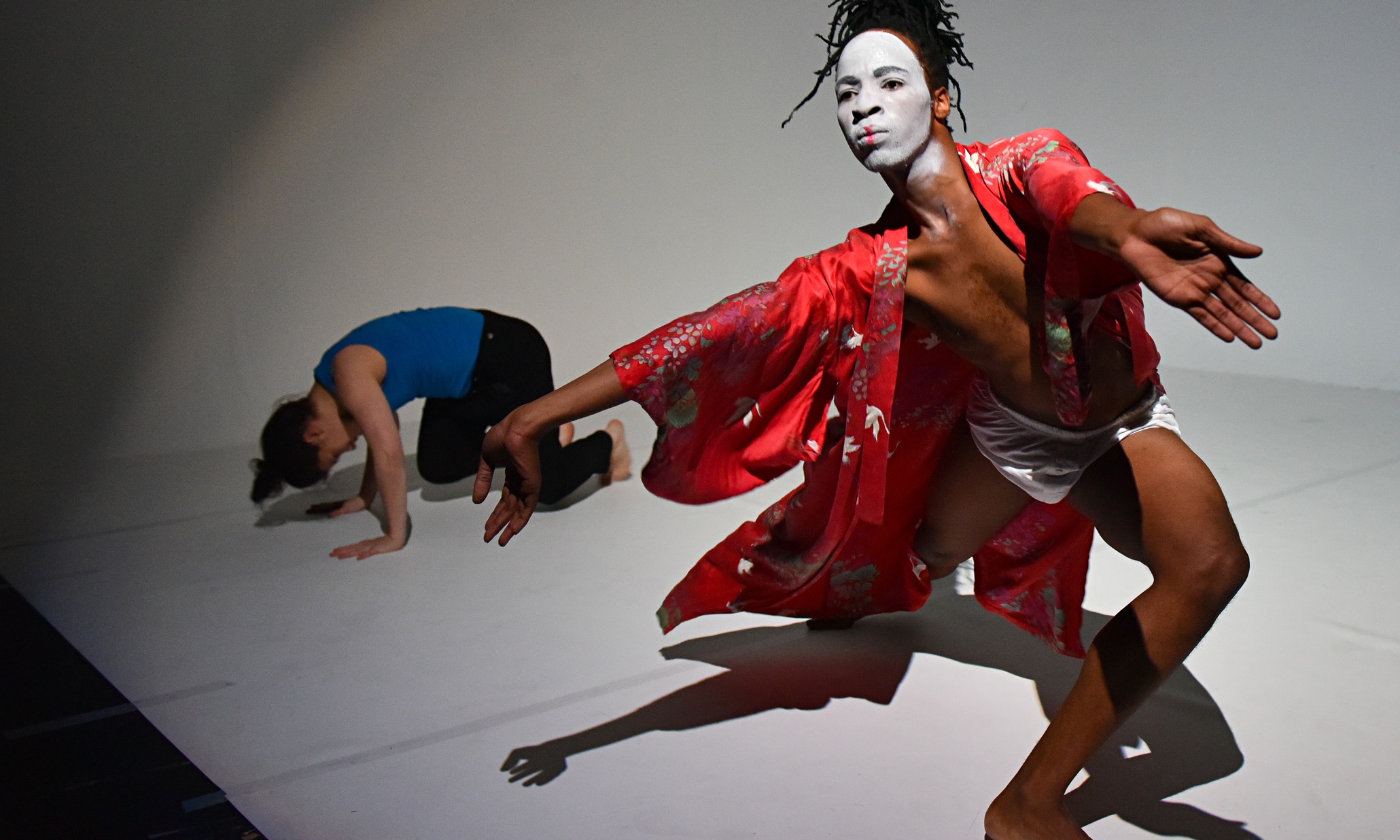 1898 review – beauty, booze and Sarah Bernhardt in enticing dance show