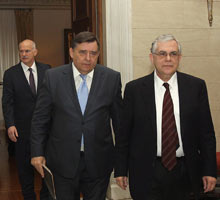 PASOK leader George Papandreou (L), LAOS leader George Karatzaferis(C) and Greek PM Lucas Papademos.