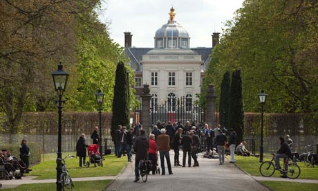 Journalists and citizens are seen at the gates of royal palace Huis ten Bosch.