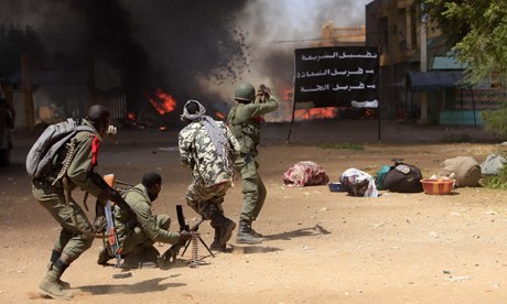 MDG : Conflicts in Africa : Malian soldiers fight while clashes erupted in the city of Gao, Mali