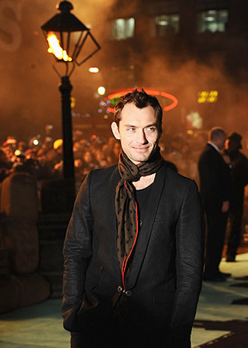 Sherlock Holmes: Jude Law arrives for the world premiere of Sherlock Holmes