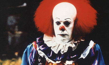 Tim-Curry-as-Pennywise-in-001
