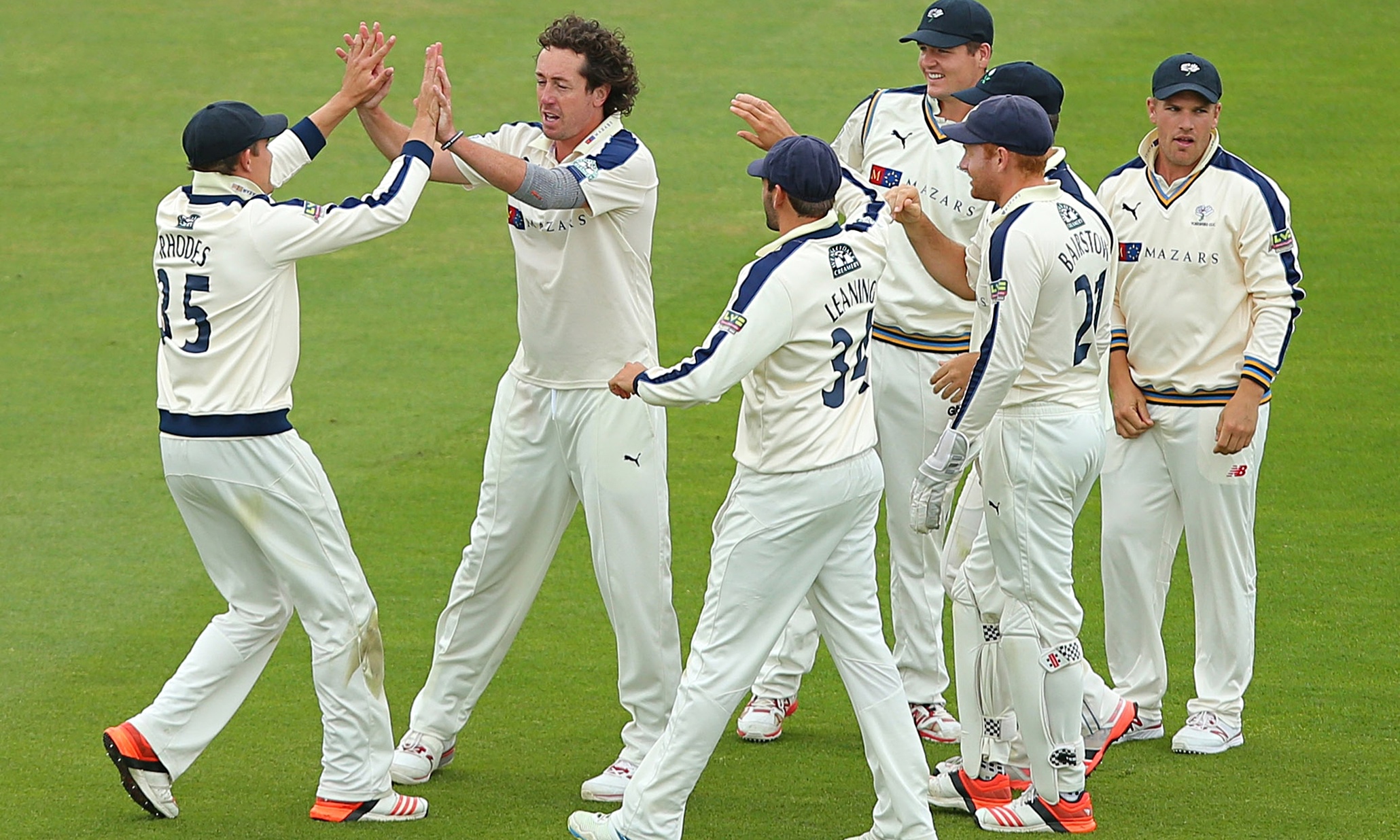 Warwickshire rocked as Yorkshire’s Ryan Sidebottom takes six wickets