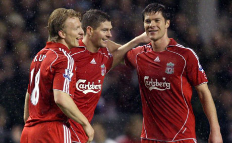 Liverpool ve Bayern Münih Efsaneleri Yardım Maçında Karşı Karşıya Geliyor Liverpool ve Bayern Münih Efsaneleri Yardım Maçında Karşı Karşıya Geliyor