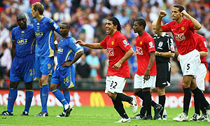 Manchester United win the Community Shield