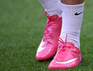Arsenal: Nicklas Bendtner's pink boots