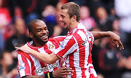 خوشحالی دارن بنت (سمت چپ) پس از به ثمر رسیدن گل عجیب