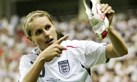 Englands-Kelly-Smith-cele-001.jpg