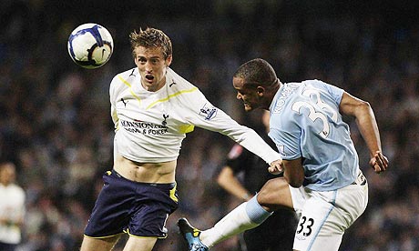 Peter-Crouch-gave-Tottenh-006.jpg