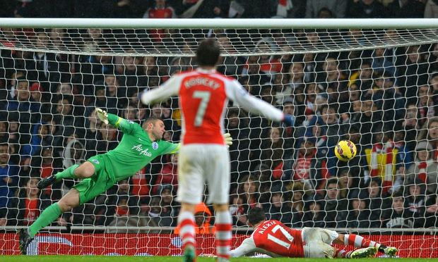 Arsenal hang on for victory over QPR after Olivier Giroud’s rush of blood