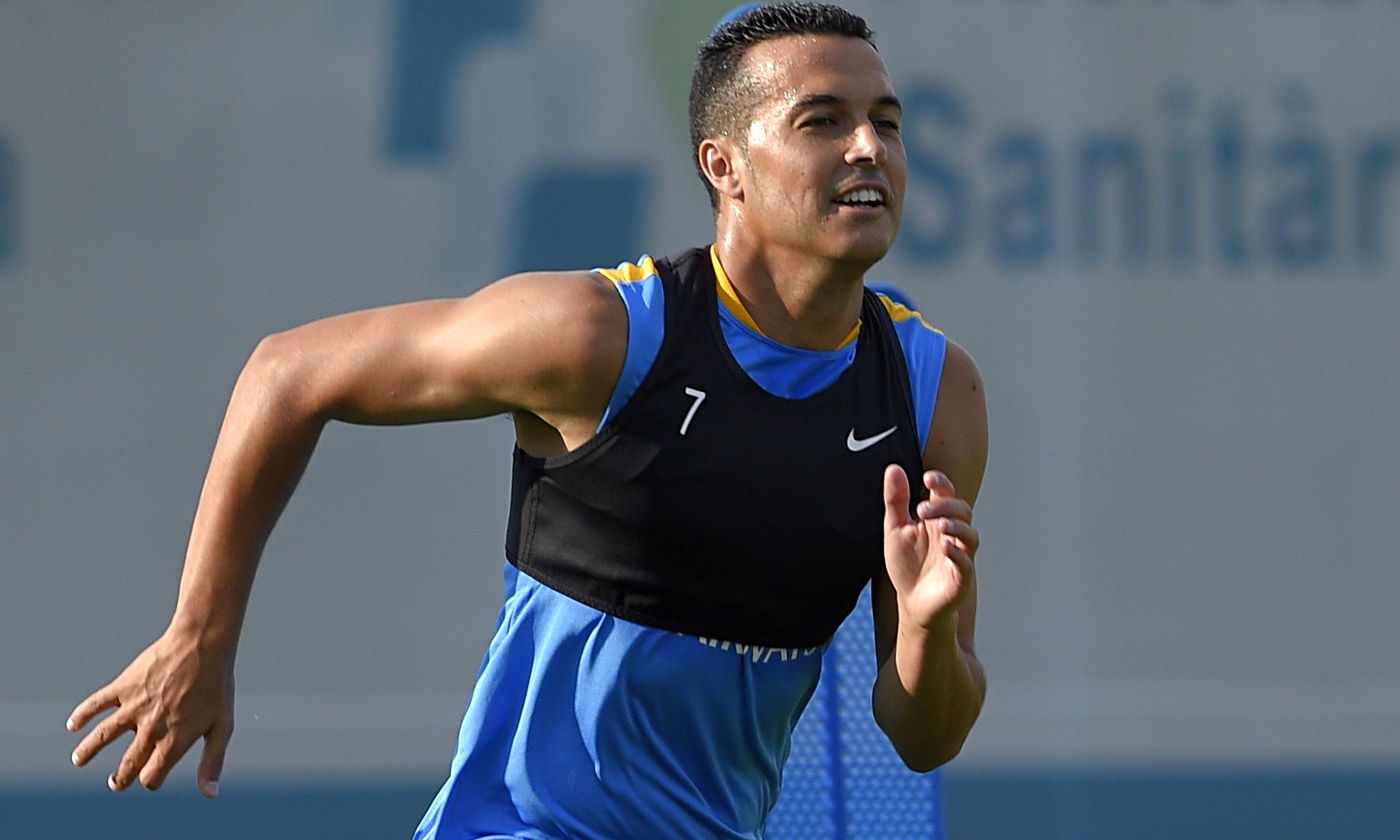 Manchester United poised to trigger Pedro’s £22m Barcelona release clause