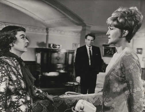 Gallery Sheila Hancock : Sheila Hancock & Bette Davis in The Anniversary in 1968