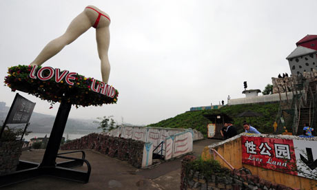 Visitors try to get a glimpse of Love Land in China