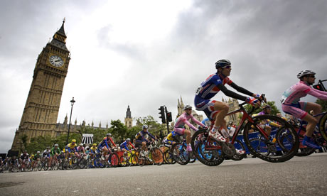 static.guim.co.uk/sys-images/Guardian/About/General/2009/8/25/1251185227169/Cyclists-ride-past-Big-Be-001.jpg