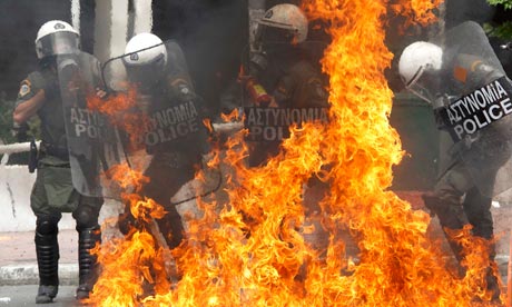 Riot-police-are-engulfed--005.jpg