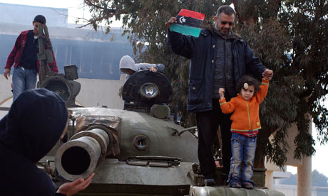 Benghazi tank anti-Gaddafi protests