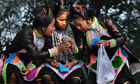 Chinese-girls-mobile-phon-005.jpg
