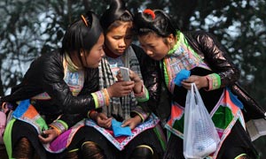 Chinese-girls-mobile-phon-008.jpg