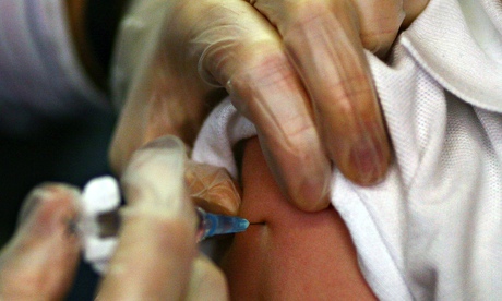 Boys 'should receive HPV jab too'