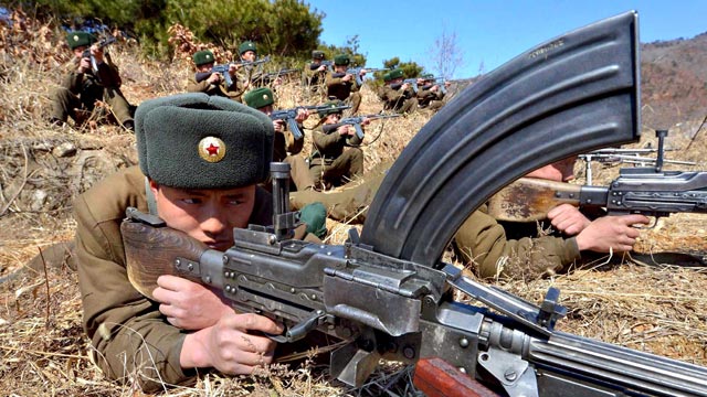 North-Korean-soldiers-in--005.jpg