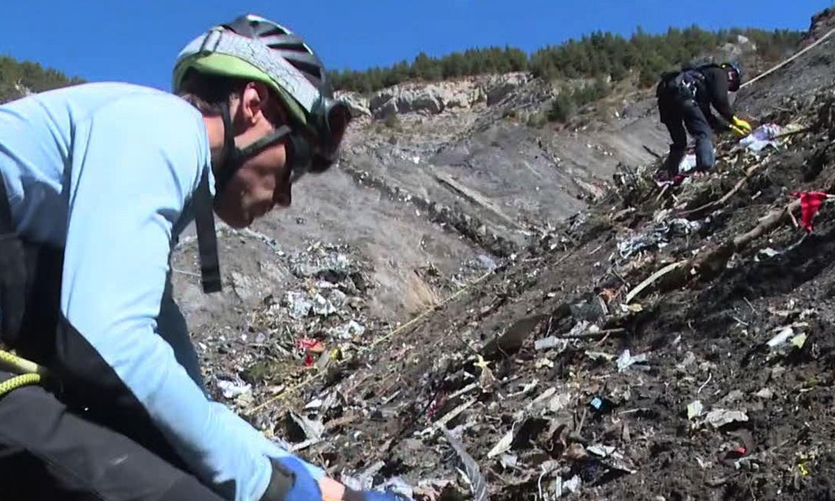 Germanwings crash: forensic teams identify 78 DNA strands from remains |  Germanwings flight 4U9525 | The Guardian