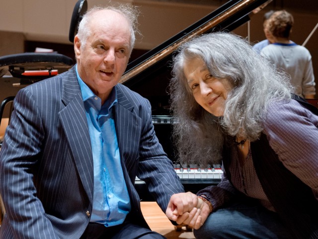 Watch Argerich and Barenboim perform the final movement of Mozart's Sonata  for Two Pianos – video | Classical music | The Guardian