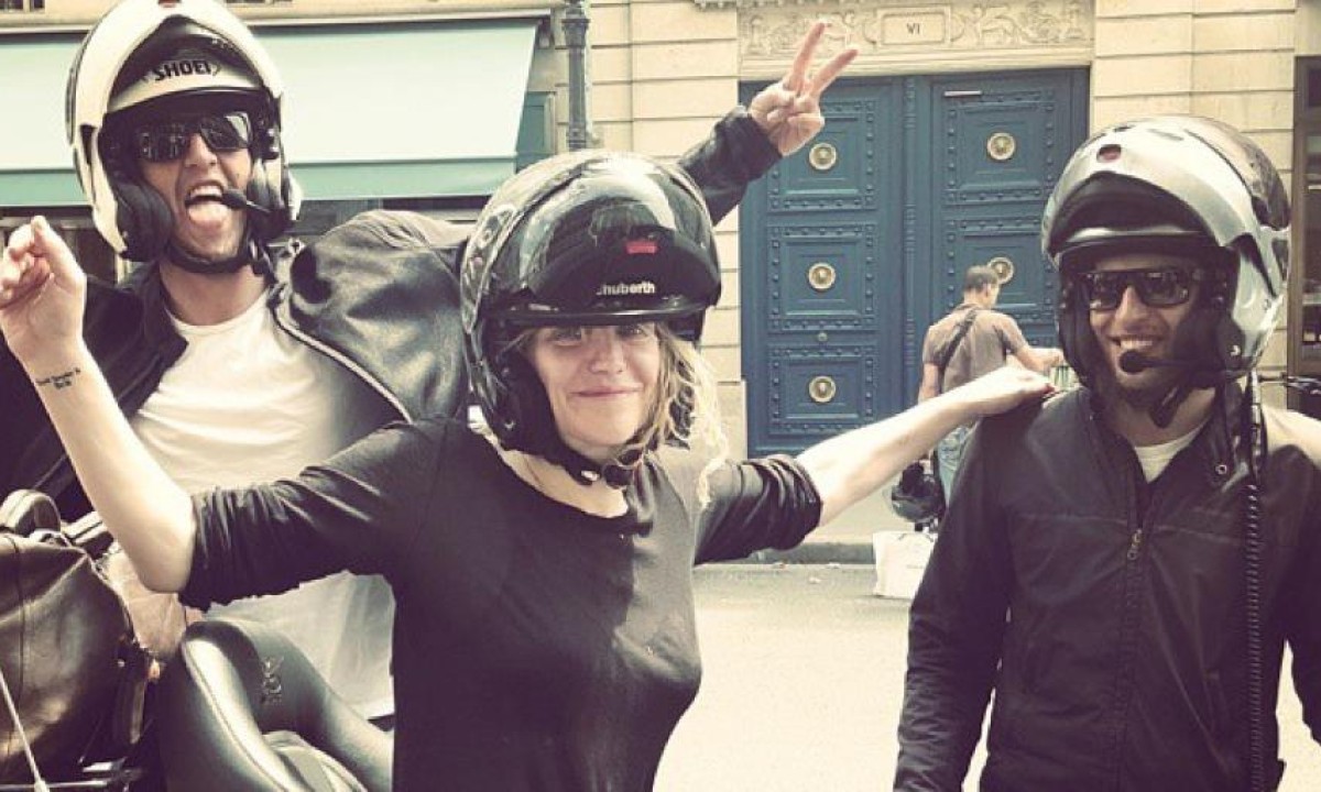 Courtney Love gets caught up in Paris taxi driver protest against Uber app - video