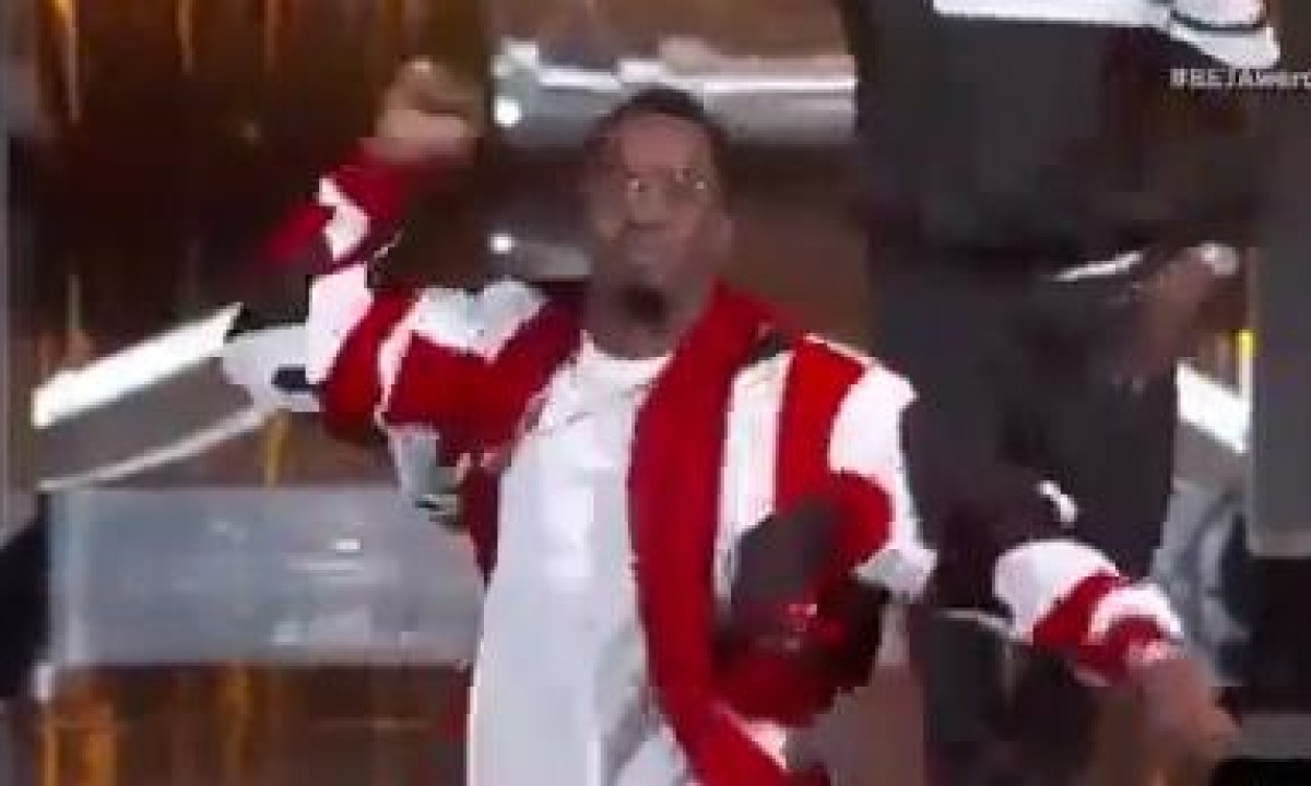 Diddy falls through stage during show in Los Angeles – video