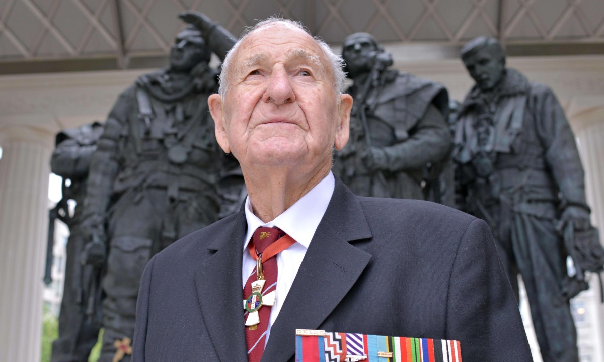 Dambusters: last surviving pilot dies - video