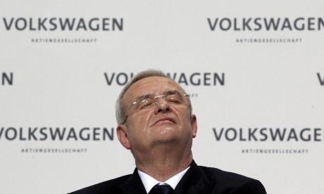German government 'unaware of VW emissions manipulation' - video