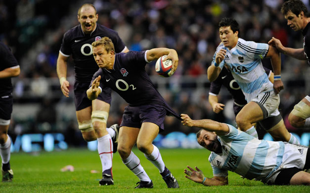 England v Argentina: Jonny Wilkinson escapes a tackle from Rodrigo Roncero