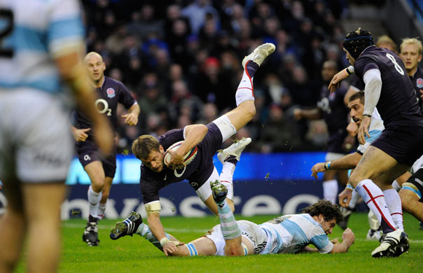 England v Argentina: Mark Cueto is upended by Tomas Leonardi